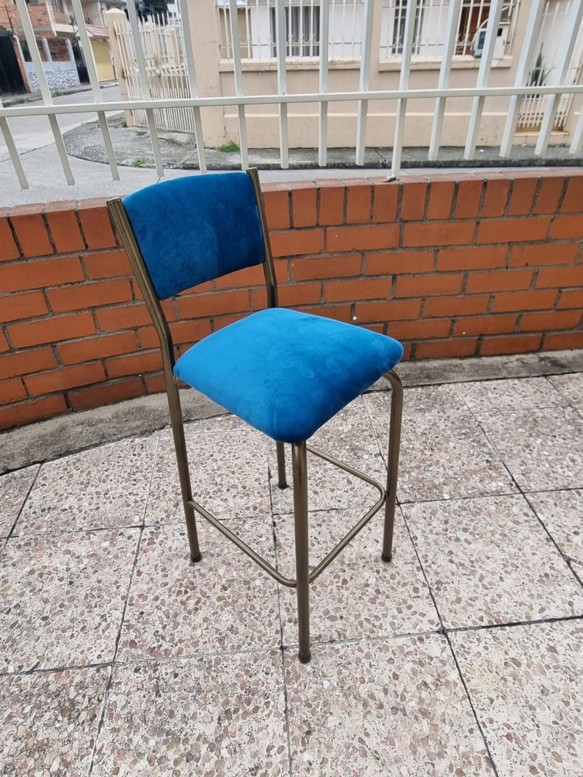 Silla alta en gamuza